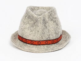 Мужская шляпа сваляна из овечьей шерсти романовской породы